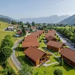 Aldeamento Turístico Chaletdorf Zellersee Maishofen
